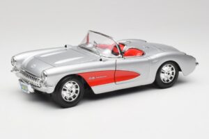 Chevrolet Corvette C1 Stříbrný & Červený Bburago 1:18 3024-M1 Kov