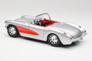 Chevrolet Corvette C1 Stříbrný & Červený Bburago 1:18 3024-M1 Kov – obrázek 7 z 8