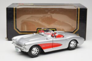 Chevrolet Corvette C1 Stříbrný & Červený Bburago 1:18 3024-M1 Kov – obrázek 8 z 8