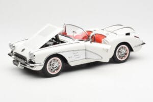 Chevrolet Corvette C1 Spider Hard Top Snowcrest Bílý AUTOart 1:18 71147 Kov – obrázek 2 z 8