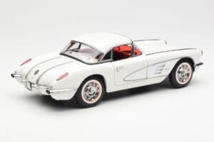 Chevrolet Corvette C1 Spider Hard Top Snowcrest Bílý AUTOart 1:18 71147 Kov – obrázek 3 z 8