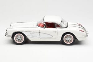 Chevrolet Corvette C1 Spider Hard Top Snowcrest Bílý AUTOart 1:18 71147 Kov – obrázek 4 z 8
