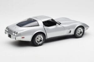 Chevrolet Corvette C3 Stříbrný UT Models 1:18 21072 Kov – obrázek 3 z 8