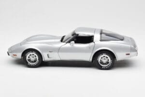 Chevrolet Corvette C3 Stříbrný UT Models 1:18 21072 Kov – obrázek 4 z 8
