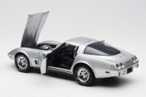 Chevrolet Corvette C3 Stříbrný UT Models 1:18 21072 Kov – obrázek 5 z 8