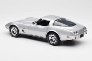 Chevrolet Corvette C3 Stříbrný UT Models 1:18 21072 Kov – obrázek 7 z 8