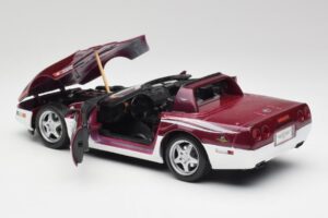 Chevrolet Corvette C4 Indy 500 Pace Car Maisto 1:18 56011 Kov – obrázek 5 z 8