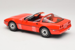 Chevrolet Corvette C4 Larry Sellers Big Lebowski Movie Car GreenLight 1:18 13533 Kov – obrázek 5 z 6