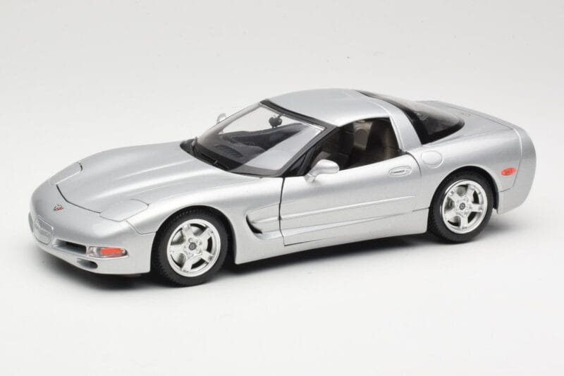 Chevrolet Corvette C5 Stříbrný Bburago 1:18 3056 Kov
