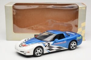 Chevrolet Corvette C5 Pace Car Rolex 24 at Daytona 1999 UT Models 1:18 39944 Kov – obrázek 8 z 8