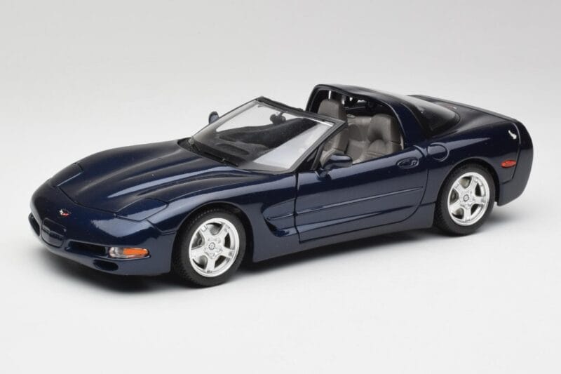 Chevrolet Corvette C5 Nassau Modrý Bburago 1:18 30166 Kov