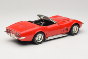 Chevrolet Corvette C3 Kabriolet Červený Revell 1:18 8833-P1 Kov – obrázek 3 z 8
