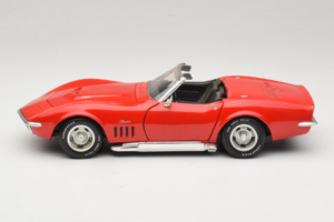 Chevrolet Corvette C3 Kabriolet Červený Revell 1:18 8833-P1 Kov – obrázek 4 z 8