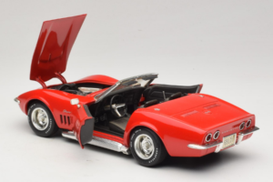 Chevrolet Corvette C3 Kabriolet Červený Revell 1:18 8833-P1 Kov – obrázek 5 z 8