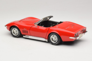 Chevrolet Corvette C3 Kabriolet Červený Revell 1:18 8833-P1 Kov – obrázek 7 z 8