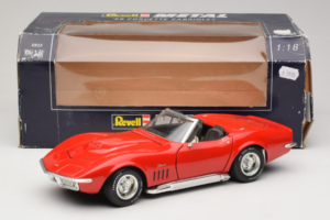 Chevrolet Corvette C3 Kabriolet Červený Revell 1:18 8833-P1 Kov – obrázek 8 z 8