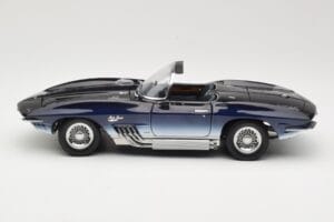 Chevrolet Corvette Mako Shark Tmavě Modrý UT Models 1:18 21061 Kov – obrázek 4 z 8