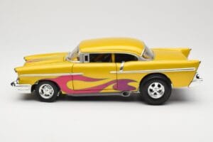 Chevrolet Custom Žlutý s Plamenem Hot Wheels 1:18 21356 Kov – obrázek 4 z 8