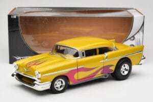 Chevrolet Custom Žlutý s Plamenem Hot Wheels 1:18 21356 Kov – obrázek 8 z 8