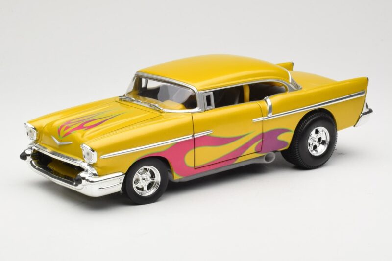 Chevrolet Custom Žlutý s Plamenem Hot Wheels 1:18 21356 Kov