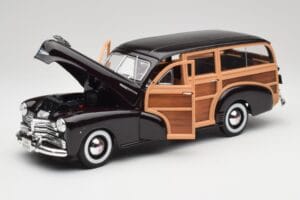 Chevrolet Fleetmaster Woody Černý & Wood Panels Maisto 1:18 43697545B Kov – obrázek 2 z 8