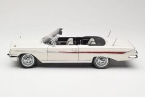 Chevrolet Impala Kabriolet Bílý Sun Star 1:18 3405 Kov – obrázek 4 z 8
