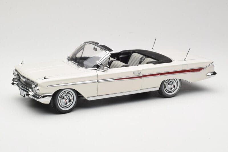Chevrolet Impala Kabriolet Bílý Sun Star 1:18 3405 Kov