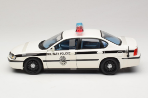 Chevrolet Impala Military Police Maisto 1:18 36611 Kov – obrázek 3 z 6