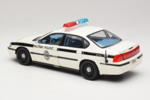 Chevrolet Impala Military Police Maisto 1:18 36611 Kov – obrázek 5 z 6