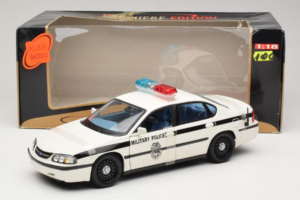 Chevrolet Impala Military Police Maisto 1:18 36611 Kov – obrázek 6 z 6