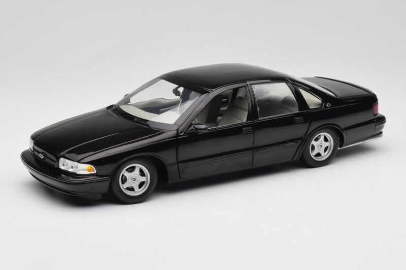 Chevrolet Impala SS Černý UT Models 1:18 21031 Kov