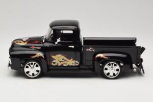 Chevrolet Old School Cody Project Truck & Chopper Set Joyride 1:18 33911 Kov – obrázek 4 z 8