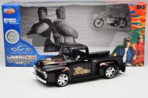 Chevrolet Old School Cody Project Truck & Chopper Set Joyride 1:18 33911 Kov – obrázek 8 z 8