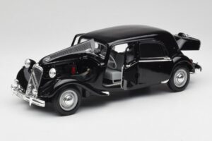 Citroen 15CV 6 Cyl Černý Maisto 1:18 31821 Kov – obrázek 2 z 8