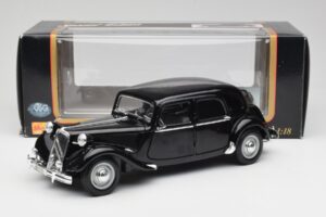 Citroen 15CV 6 Cyl Černý Maisto 1:18 31821 Kov – obrázek 8 z 8