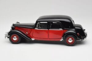 Citroen 15CV 6 Cyl Černý & Červený Valmy Maisto 1:18 56009 Kov – obrázek 4 z 8