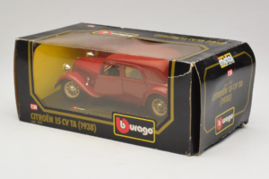 Citroen 15CV TA Červený Bburago 1:24 1501 Kov – obrázek 3 z 3