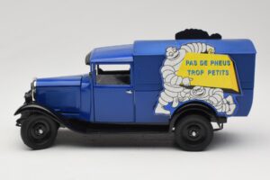 Citroen C4 F Pas de Pneus Trop Petit Modrý Solido 1:18 151235-00 Kov – obrázek 4 z 8