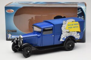 Citroen C4 F Pas de Pneus Trop Petit Modrý Solido 1:18 151235-00 Kov – obrázek 8 z 8