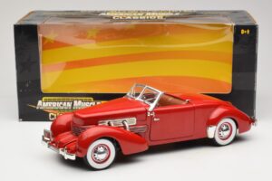Cord 812 Kabriolet Červený American Muscle 1:18 32158 Kov – obrázek 8 z 8