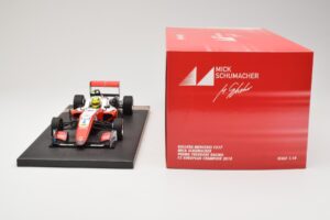 Dallara Mercedes F317 #4 M. Schumacher Prema Theodore Racing European F3 Champion 2018 Minichamps 1:18 517181804 Kov – obrázek 6 z 6