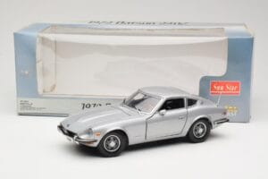Datsun 240Z S30 Stříbrný Sun Star 1:18 3503 Kov – obrázek 8 z 8