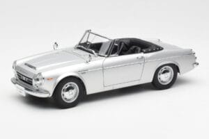 Datsun Fairlady 2000 SR311 Roadster Stříbrný AUTOart 1:18 77432 Kov