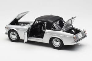 Datsun Fairlady 2000 SR311 Roadster Stříbrný AUTOart 1:18 77432 Kov – obrázek 5 z 8