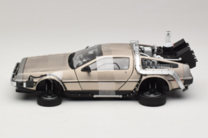 DeLorean DMC-12 Back to the Future Time Machine Sun Star 1:18 2710 Kov – obrázek 3 z 6