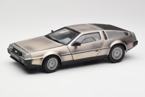 DeLorean DMC-12 LK Stříbrný Sun Star 1:18 2701 Kov