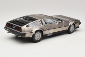 DeLorean DMC-12 Stříbrný Sun Star 1:18 2703 Kov – obrázek 2 z 6