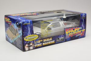 DeLorean DMC-12 Time Machine Back to the Future II Diamond 1:15 210123 Kov – obrázek 2 z 3