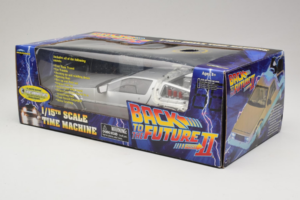 DeLorean DMC-12 Time Machine Back to the Future II Diamond 1:15 210123 Kov – obrázek 3 z 3