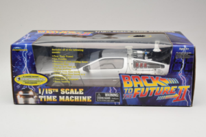 DeLorean DMC-12 Time Machine Back to the Future II Diamond 1:15 210123 Kov